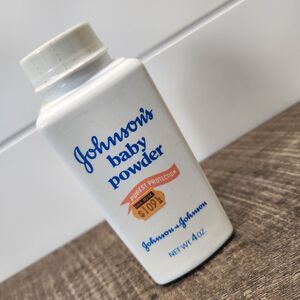 Vintage Johnson's Baby Powder 4 OZ Talc by Johnson & Johnson 1985 NOS